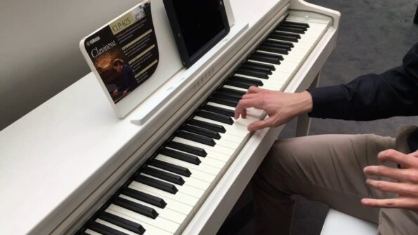 Pianos CLP 645