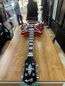 Gibson rhythm guitar features