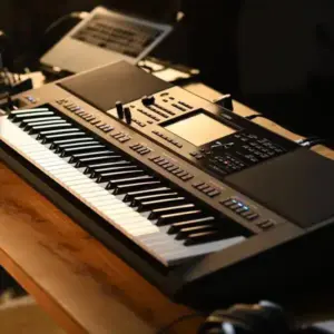 The Evolution of Piano Key Colors - From Black and White to White and Black 2 Yamaha PSR-SX920 Keyboard