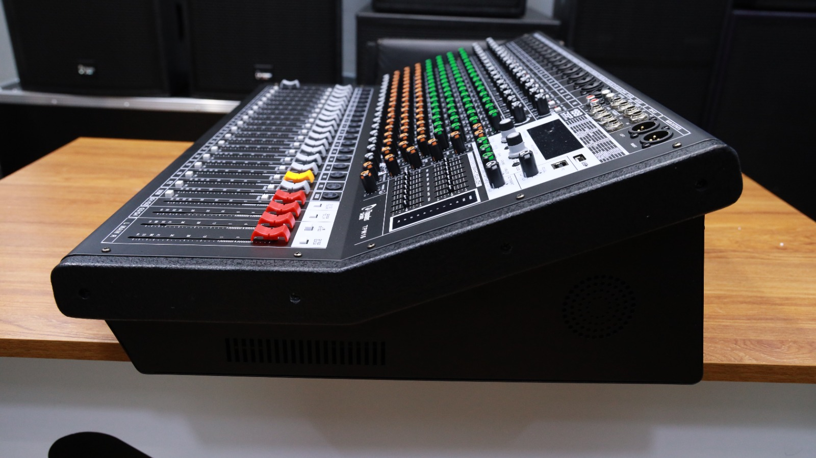 How the Thunder Sound TPW 16 Improves Professional Live Sound Management 11 16 channel audio mixer for professional live sound