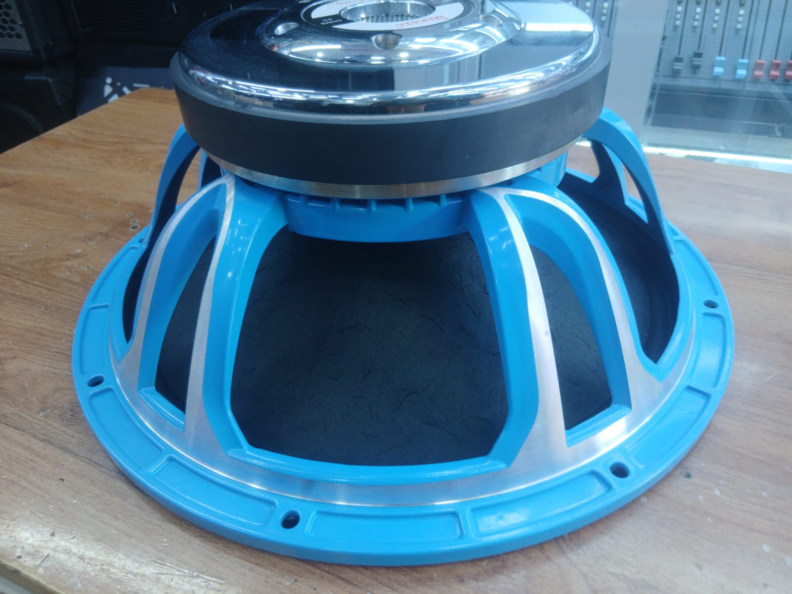 How the Derwel 15DE1200 Improves Professional PA Systems for DJs, Churches and Live Events 7 Derwel 15 Inch Speaker