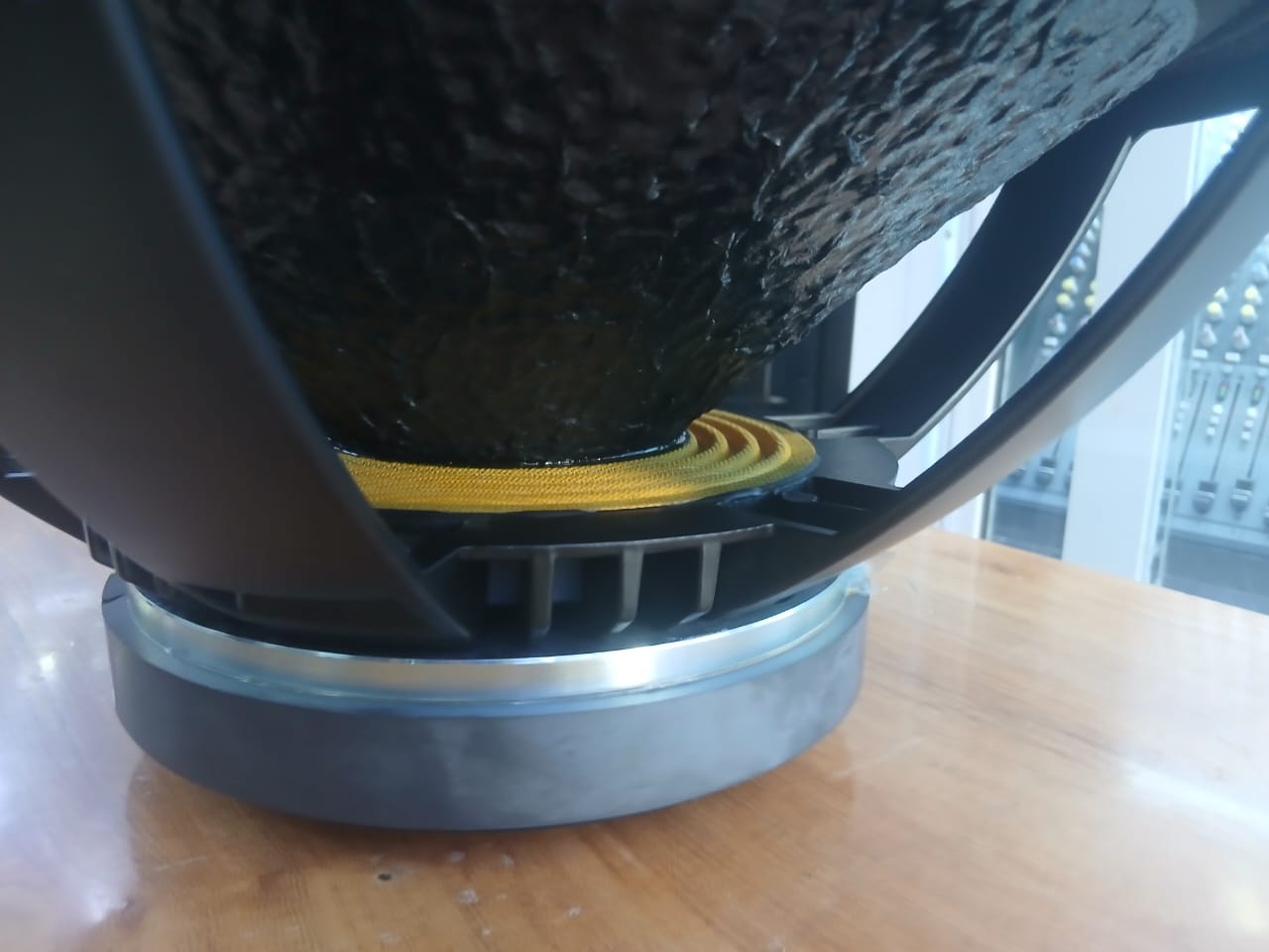 How the Derwel 18AH186 Professional Loudspeaker Helps Build a Stronger and More Efficient Bass System 8 Derwel 18AH186 speaker driver Kenya