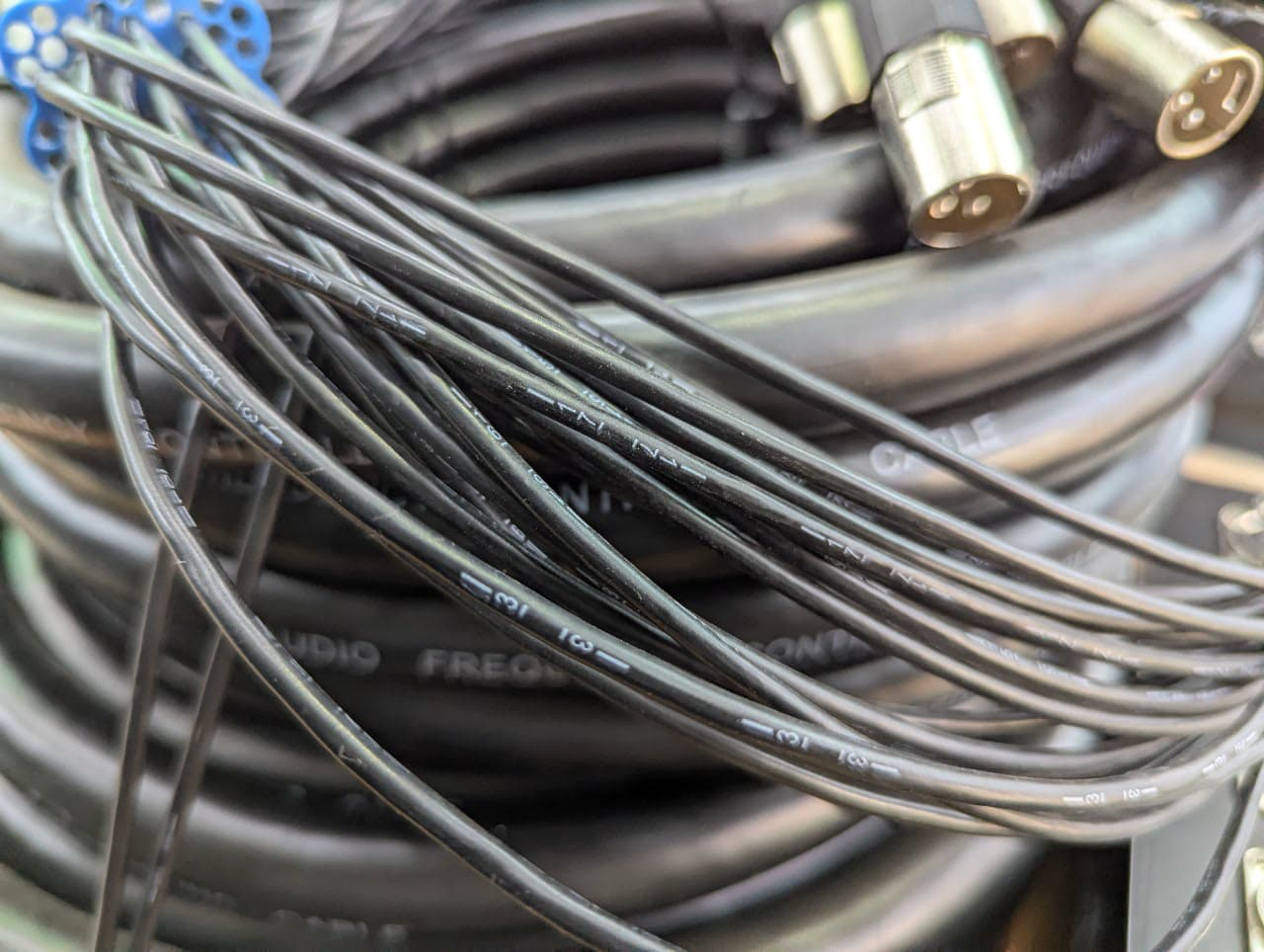 Why the Soundking AH 104/30 Snake Cable Is Essential for Professional Live Sound 10 Soundking AH 104/30 Snake Cable