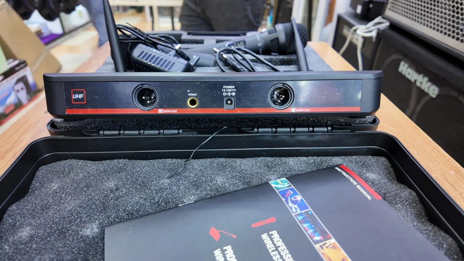 Thunder Sound TS202 Vocalset Artist UHF – Professional Wireless Microphone for Churches, Singers and Presenters 9 Thunder Sound TS202 UHF microphone