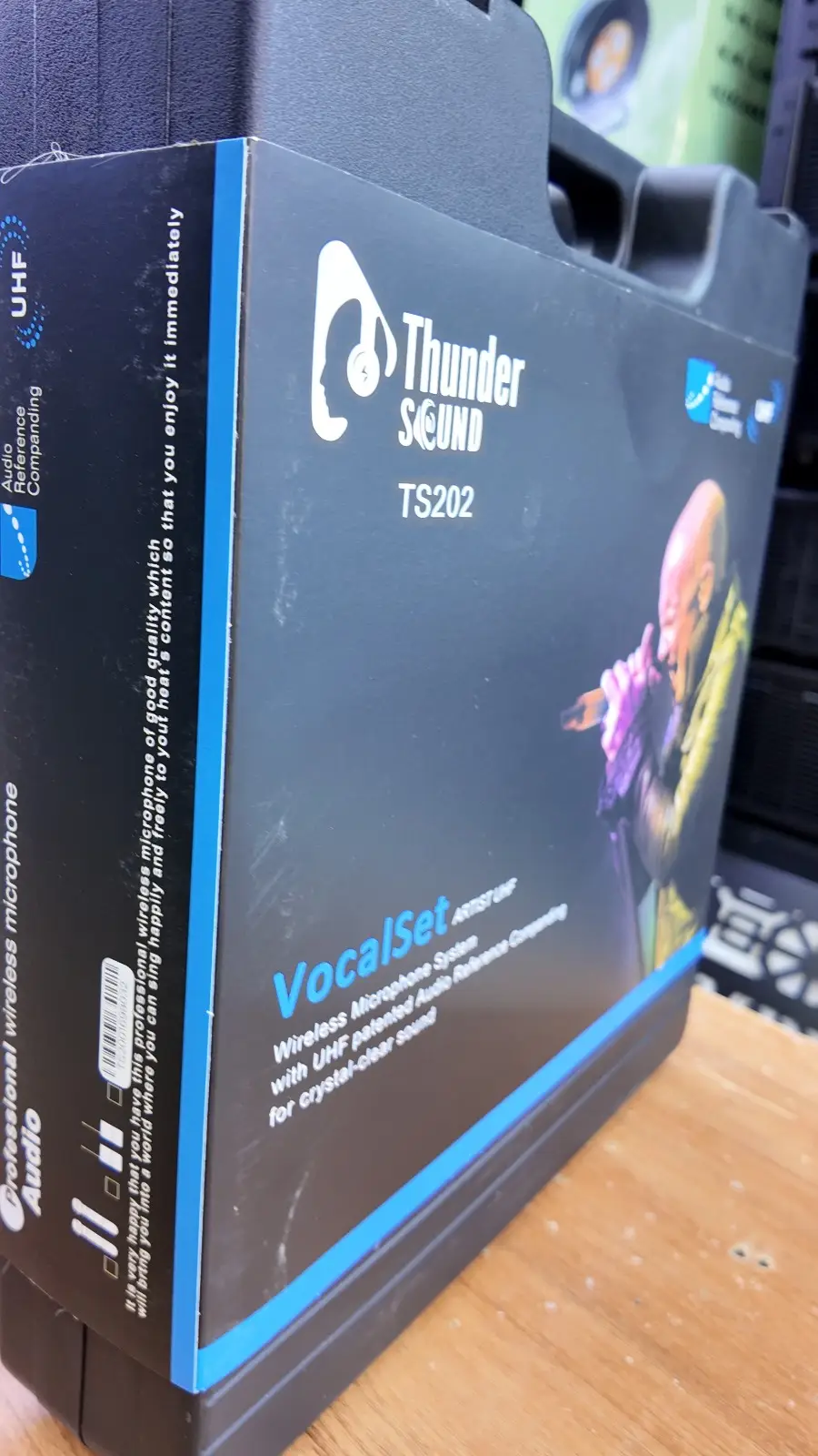 Thunder Sound TS202 Vocalset Artist UHF – Reliable Wireless Microphone for Church Sound, Singers and Live Presentations 8 Thunder Sound TS202 handheld microphone