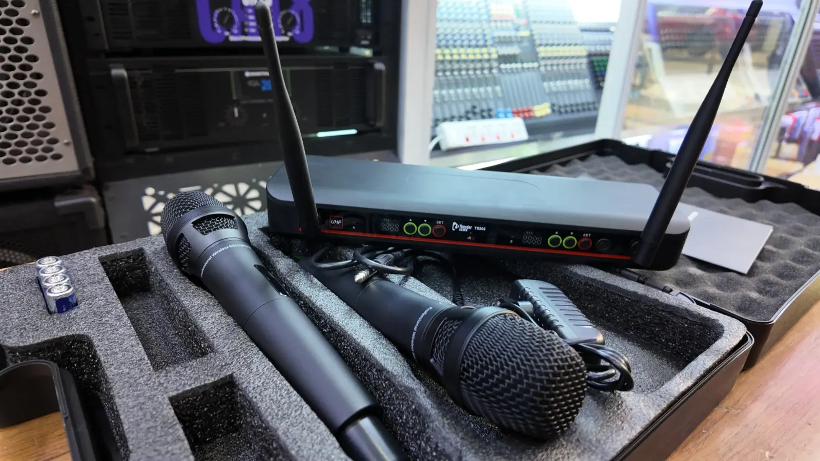 Thunder Sound TS202 Vocalset Artist UHF – Reliable Wireless Microphone for Church Sound, Singers and Live Presentations 9 Thunder Sound TS202 price in Kenya