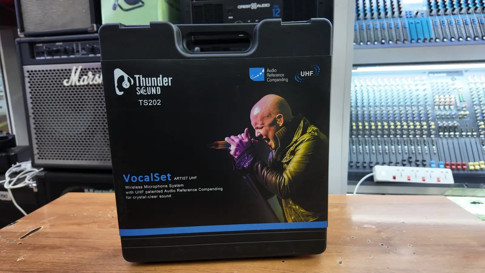 Thunder Sound TS202 Vocalset Artist UHF – Reliable Wireless Microphone for Church Sound, Singers and Live Presentations 7 Thunder Sound TS202 professional microphone