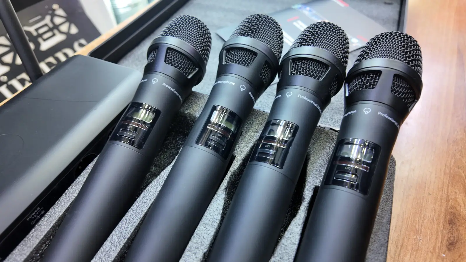 Thunder Sound TS204 Vocalset Artist UHF Wireless Microphone – Dual Handheld UHF Microphone System for Singers, Churches and Events 18 Thunder Sound TS204 dynamic microphone
