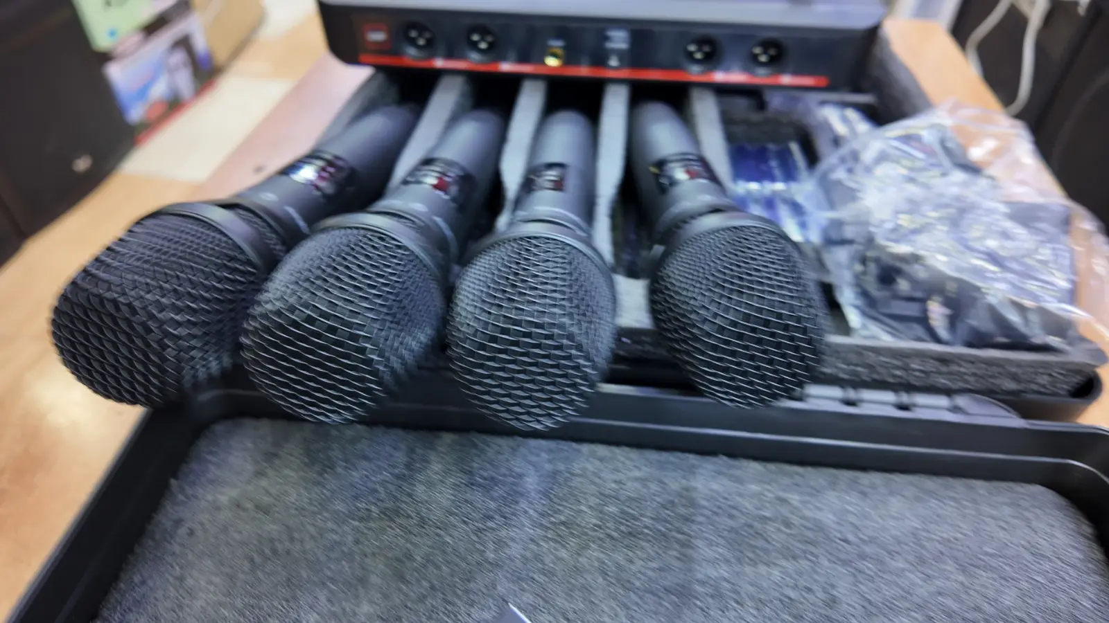 Thunder Sound TS204 Vocalset Artist UHF Wireless Microphone – Dual Wireless Mic for Worship, Duets and Events 9 Thunder Sound TS204 vocal microphone