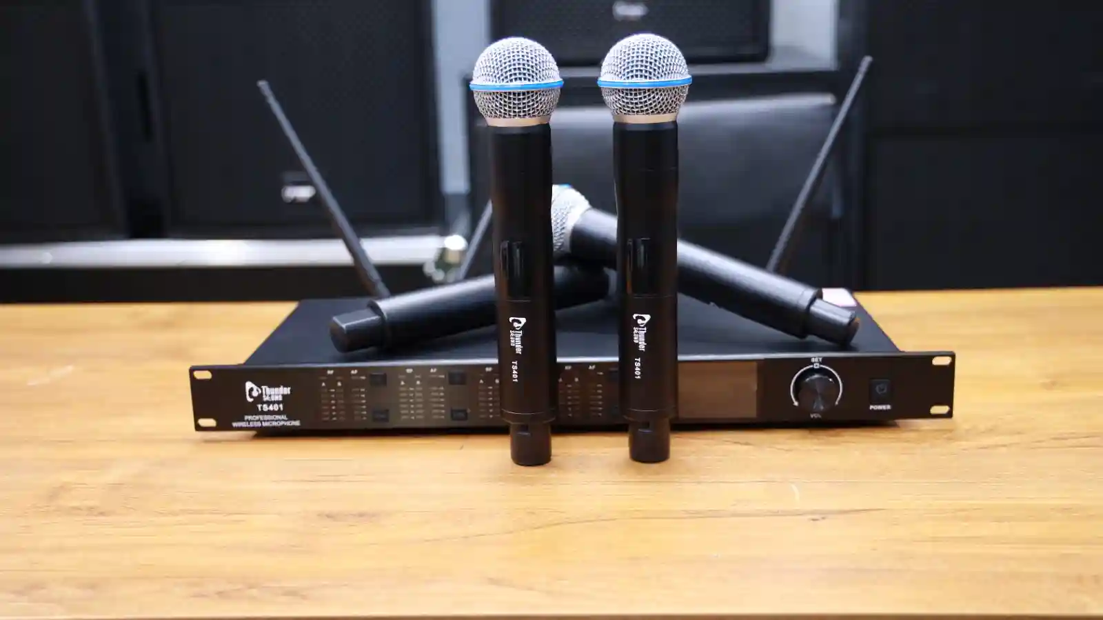 Thunder Sound TS401 Professional Conference Microphone System – UHF Wireless Meeting Microphone for Boardrooms, Churches and Conference Halls 20 Thunder Sound TS401 meeting microphone