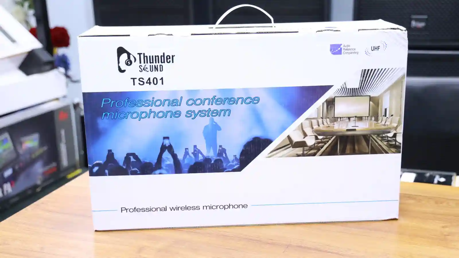Thunder Sound TS401 Professional Conference Microphone System – UHF Wireless Meeting Microphone for Boardrooms, Churches and Conference Halls 17 Thunder Sound TS401 professional microphone